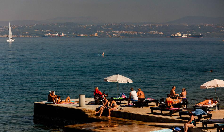 Vročinski val ne popušča: Temperature tudi blizu 40 °C, nato pa preobrat