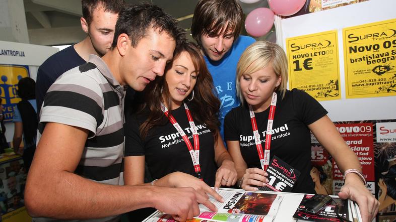 Na Študentski areni lahko zainteresirani stopijo v stik z raznimi delodajalci.