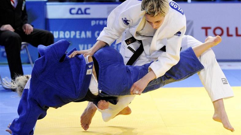 vlora bedžeti beđeti (v belem)