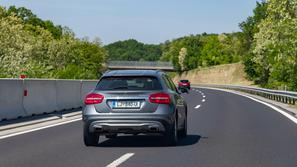 Vožnja po avtocesti, avtocesta, avto