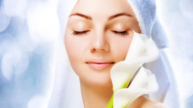 Suho kožo osvežite in naredite bolj mehko z negovalnimi sveže pripravljenimi mas