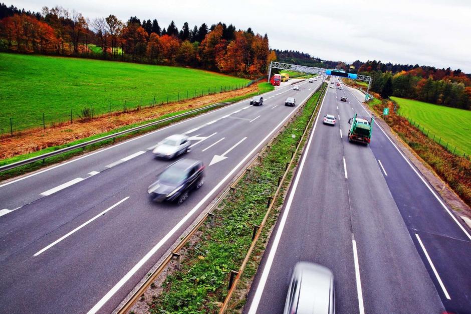 Slovenija 30.10.2013 avtocesta, avtomobili, voznja, hitrost, cesta, promet; foto | Avtor: Saša Despot