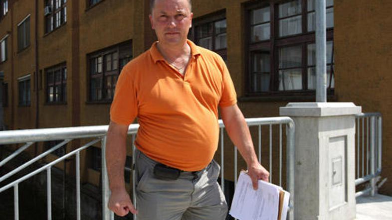 Nezadovoljni delavci ne želijo delati nadur. Prej bi radi plače.