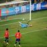 Andres Iniesta strel gol zadetek vratar golman Claudio Bravo