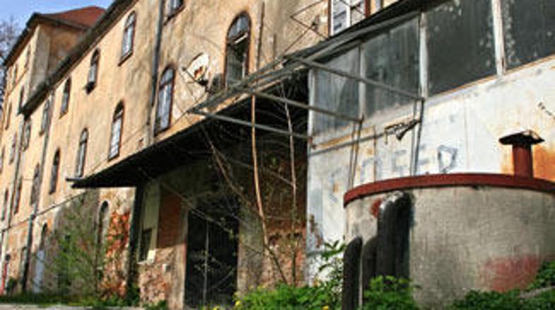 Po mnenju Grilca je očitno, da odgovornost prenašajo na ministrstvo za kulturo.