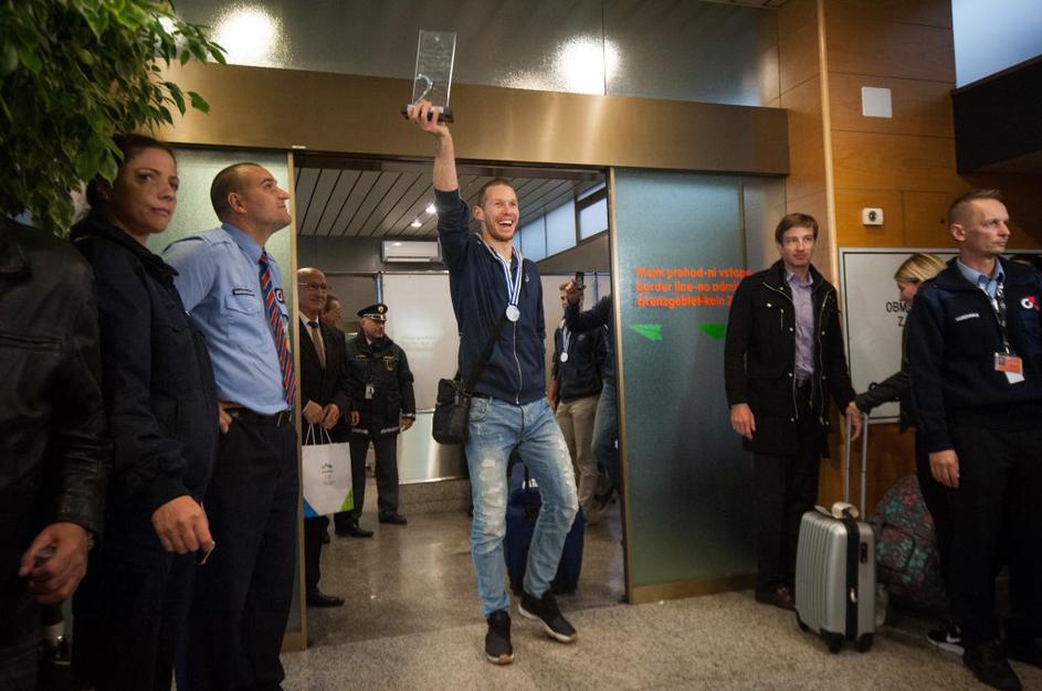 Odbojka, Brnik, sprejem