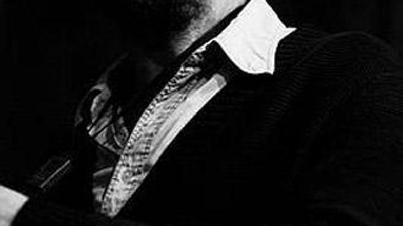 Jasona Steina (basklarinet) v skupini Locksmith Isidore spremljata še JasonRoebk