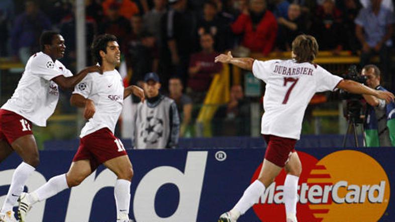 Nogometaši Cluja so Ligo prvakov začeli sanjsko – z zmago v Rimu.