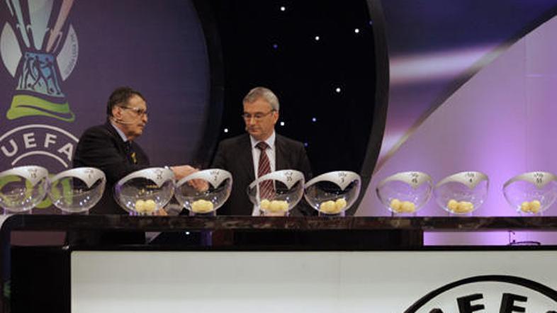 Generalni sekretar UEFE David Taylor in nekdanji turški nogometaš Can Bartu sta 