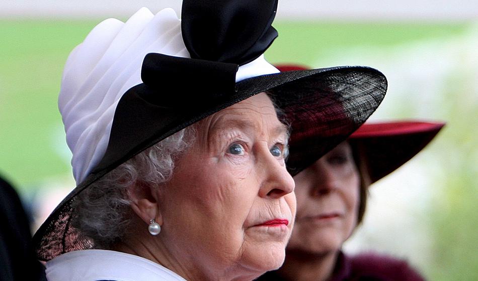 Kraljevske zgodbe tedna: od diagnoze kraljice do vrnitve Harryja in Meghan