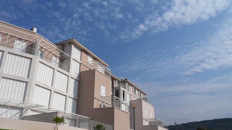 Vsi objekti v sklopu TPC Livade imajo uporabno dovoljenje; zadnje je bilo izdano