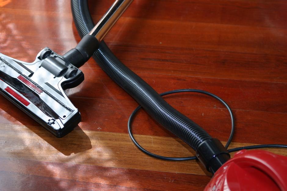 sesalec, sesalnik, čiščenje, preproga, tla | Avtor: Žurnal24 main