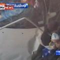 Avstralec Andrew Leach je pred naletom avtomobila nagonsko rešil sina. (Foto: Yo