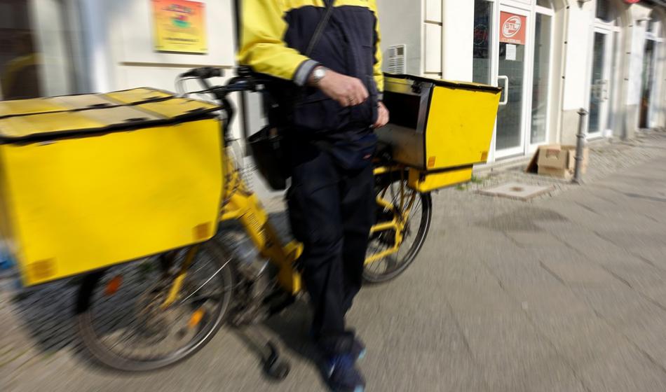 Poštar s penzijami pobegnil na Tajsko