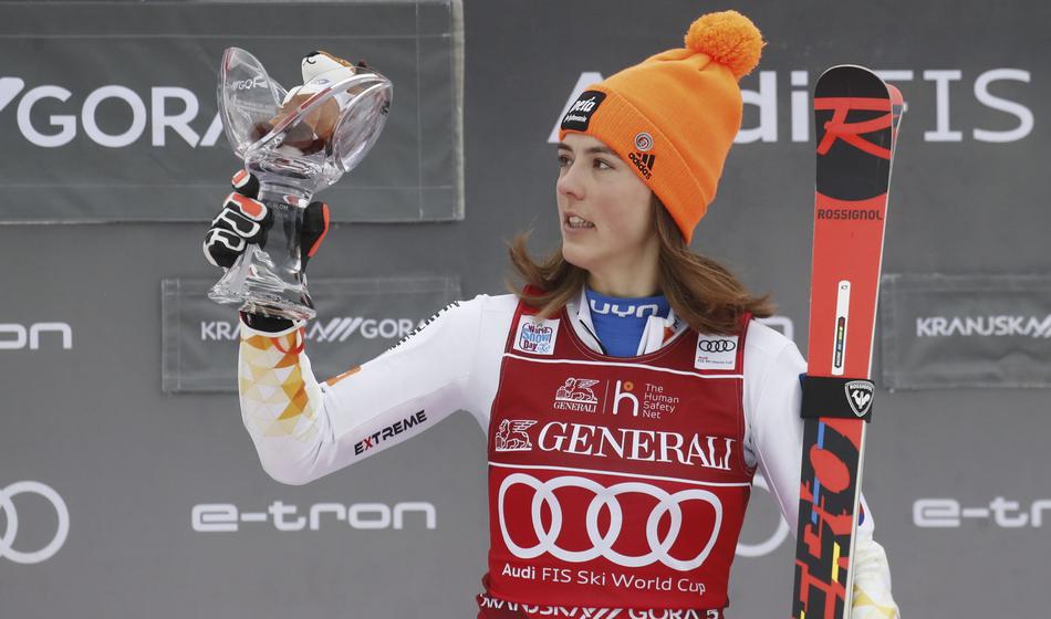 Velika zvezdnica belih strmin se ne predaja, bije hudo bitko s časom