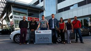 Zmagovalec je za nagrado za mesec dni v uporabo prejel novo volkswagen jetto. (F