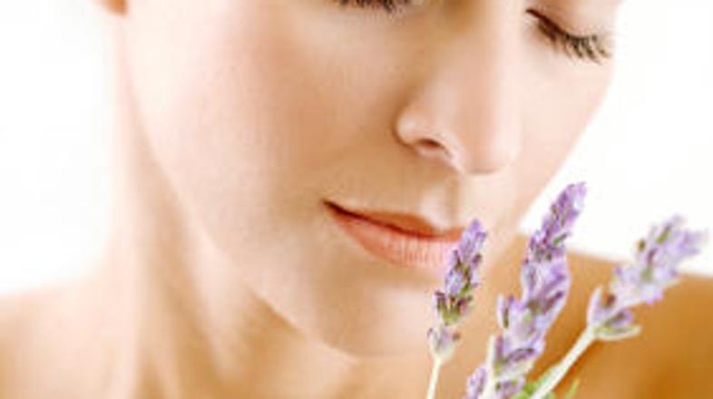 Eterično olje sivke vas bo pomirilo.