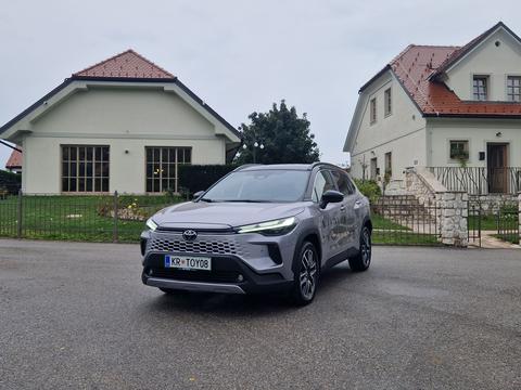 Prenovljena toyota corolla cross