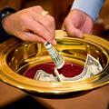 Denar v cerkvi je privabil neznance. (Foto: iStockphoto)