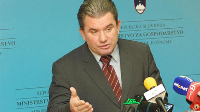 Gospodarski minister Andrej Vizjak je predstavil novelo novele zakona o prevzemi