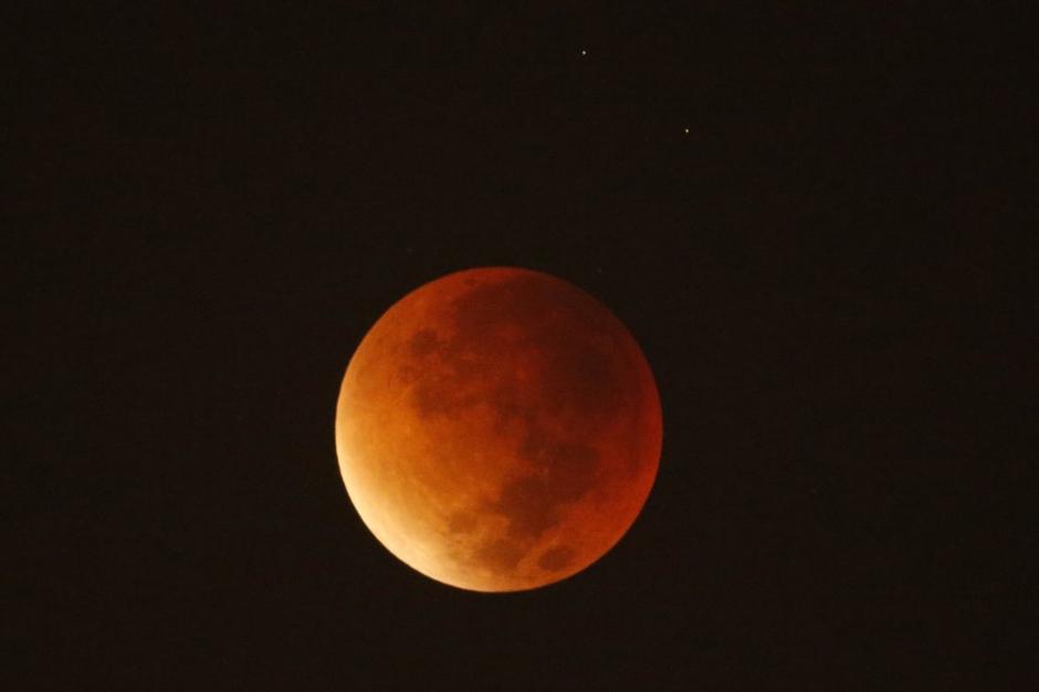 Krvavo rdeći lunin mrk | Avtor: EPA