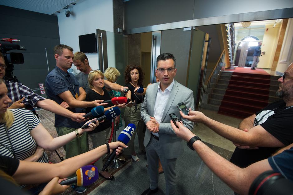 Marjan Šarec po sestanku predsednikov strank LMŠ, SD, SMC, SAB in DeSUS | Avtor: Anže Petkovšek