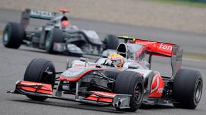 Hamiltonu očitajo, da dirka nevarno, Schumacherju, da je predebel. (Foto: EPA)