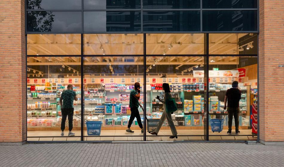 Zajokali boste ob tem, zakaj je znana Slovenka objela prodajalko