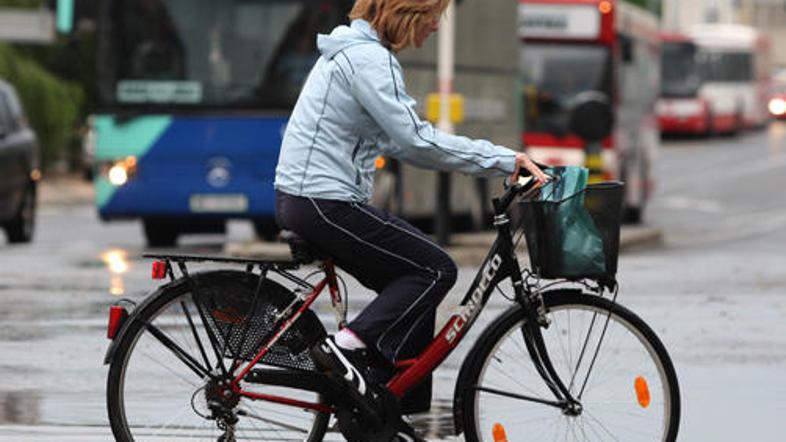 Po včerajšnjih neurjih bo danes prevladovalo predvsem sončno vreme, popoldne pa 