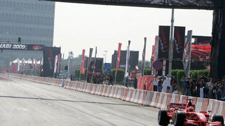 V Abu Dabiju so Räikkönen, Alonso ... že lani naredili nekaj promocijskih kilome