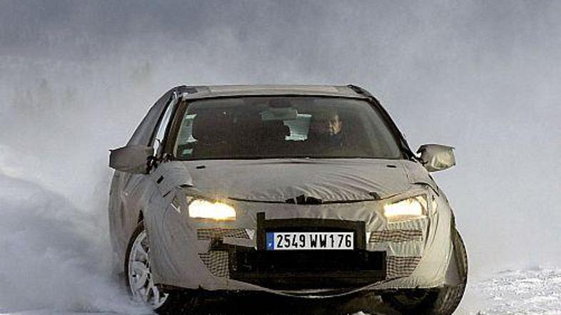 Pri Renaultu so s prototipi lagune III med testiranji prevozili več kot šest mil