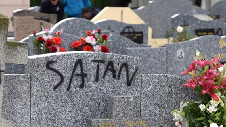 Vandali se znašajo nad grobovi tudi v francoskem mestu Elne.