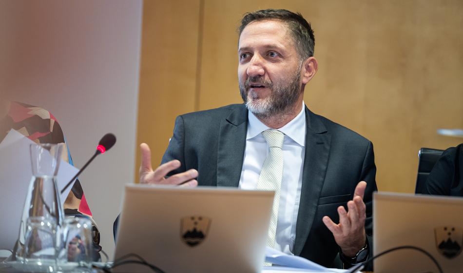 Fiskalni svet: Javne finance brez ukrepov niso več vzdržne