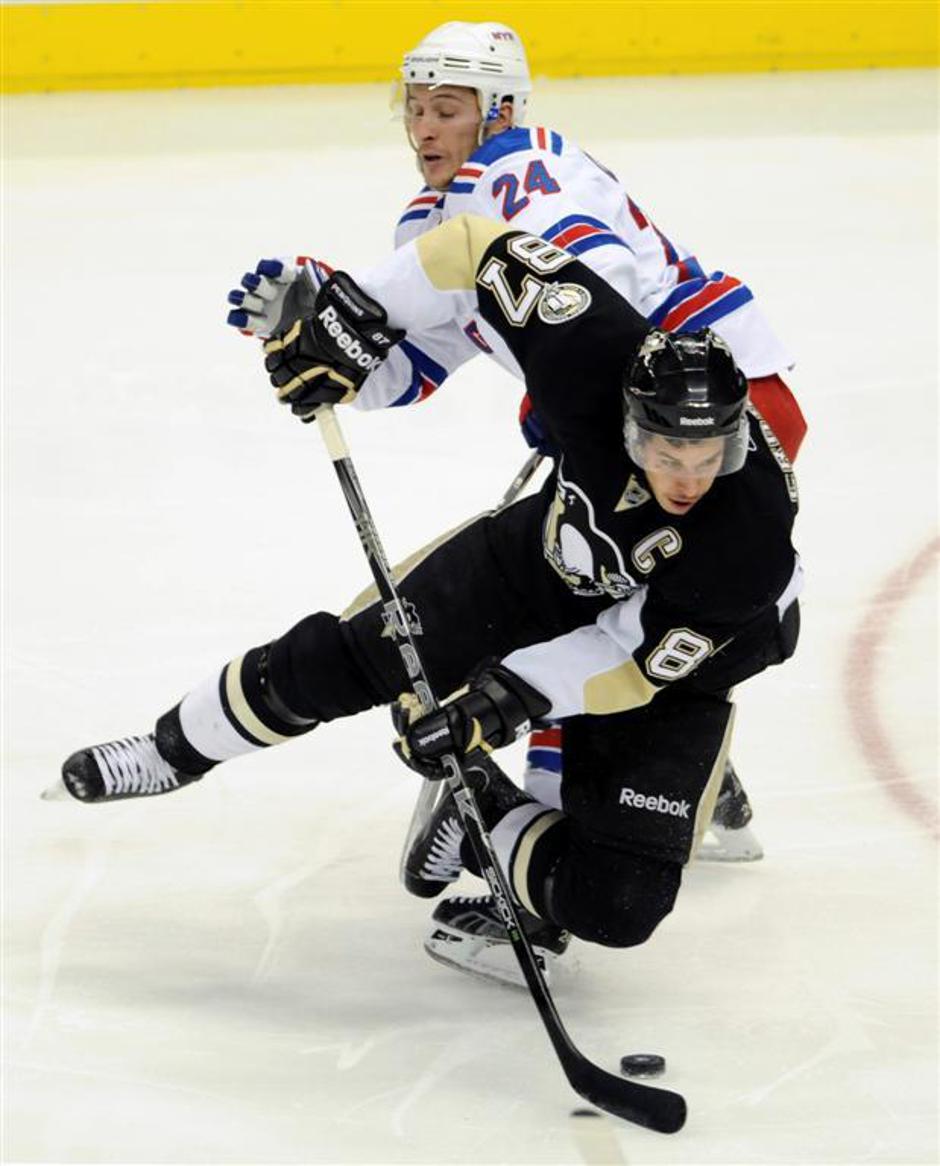 V prvi tretjini se je Callahan takole še boril s Crosbyjem, nato pa si je ob kon | Avtor: Žurnal24 main