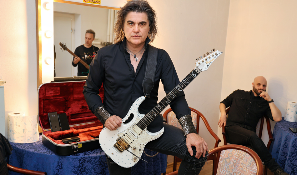 Hčerko Bora Zuljana sredi noči vrgla iz hiše!