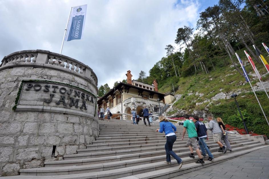 Postojnska jama, obiskovalci, turisti