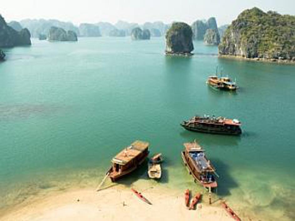 Apnenčasti otočki s strmimi stenami so glavni junaki trenutno tretjega.