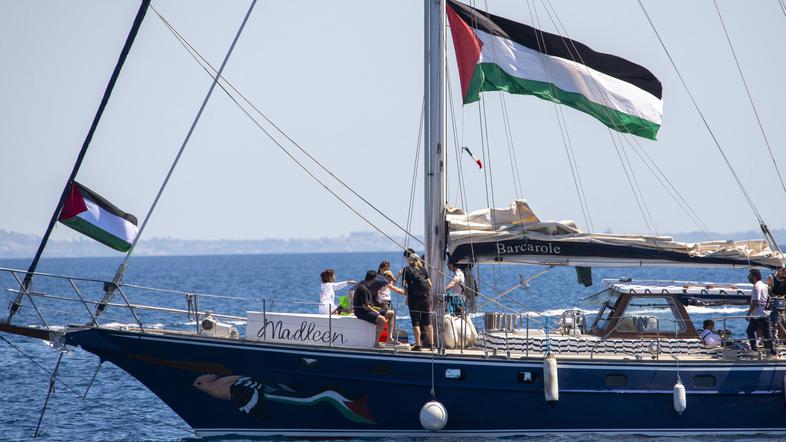 jadrnica Madleen na poti v Gazo