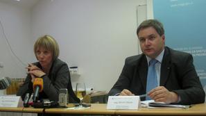 Generalna sekretarka Tanja Strniša in Dejan Židan trdita, da novi zakon o dohodn
