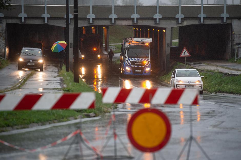 podvoz Zalog poplave padavine komunalna služba zaprta cesta zapora ceste | Avtor: Anže Petkovšek