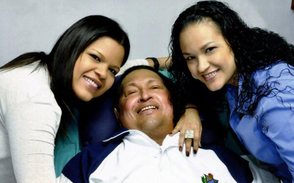 Chavez v bolnišnici s hčerama | Avtor: Reuters