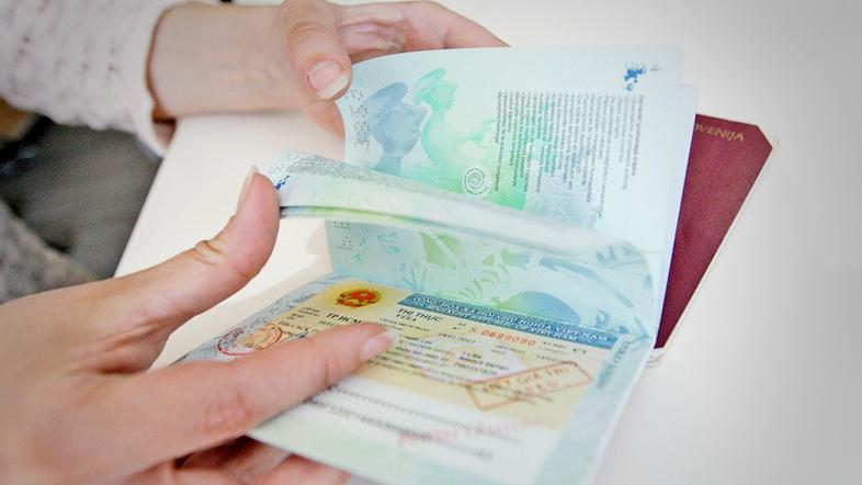 slovenija 30.04.2012 potni list Republike Slovenije, vizum, foto: Bostjan Tacol
