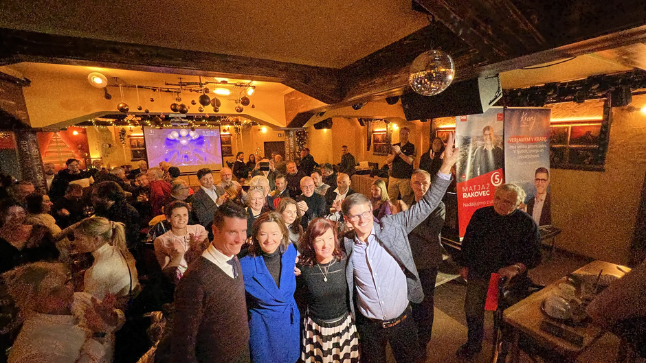 Matjaž Rakovec, Mestna občina Kranj, slavje po zmagi | Avtor: Peter Šalamon