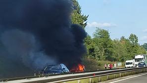 Požar avtomobila na avtocesti