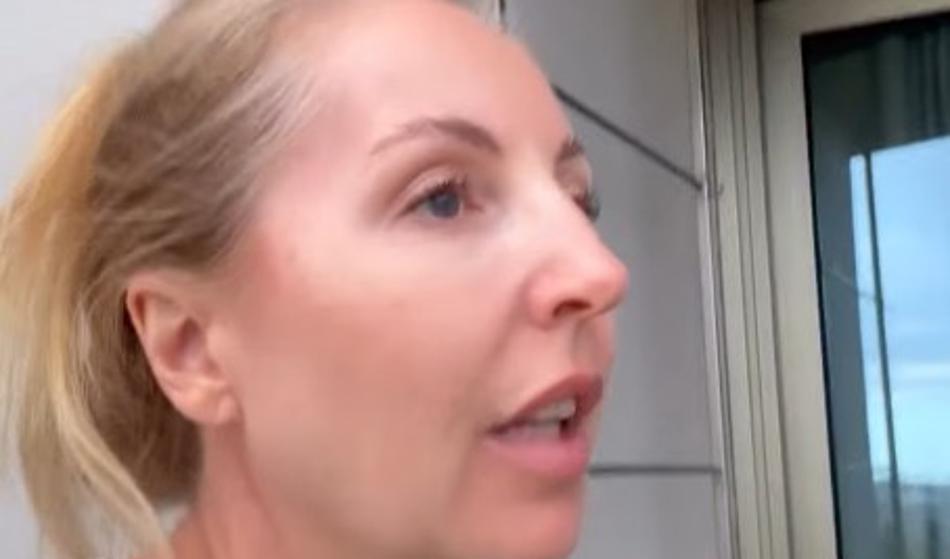 Foto: Težave pri Hajdi Korošec, na kopnem poljubila tla