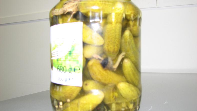 V kozarec kumaric madžarskega proizvajalca se po zagotovilih Mercatorja deli živ