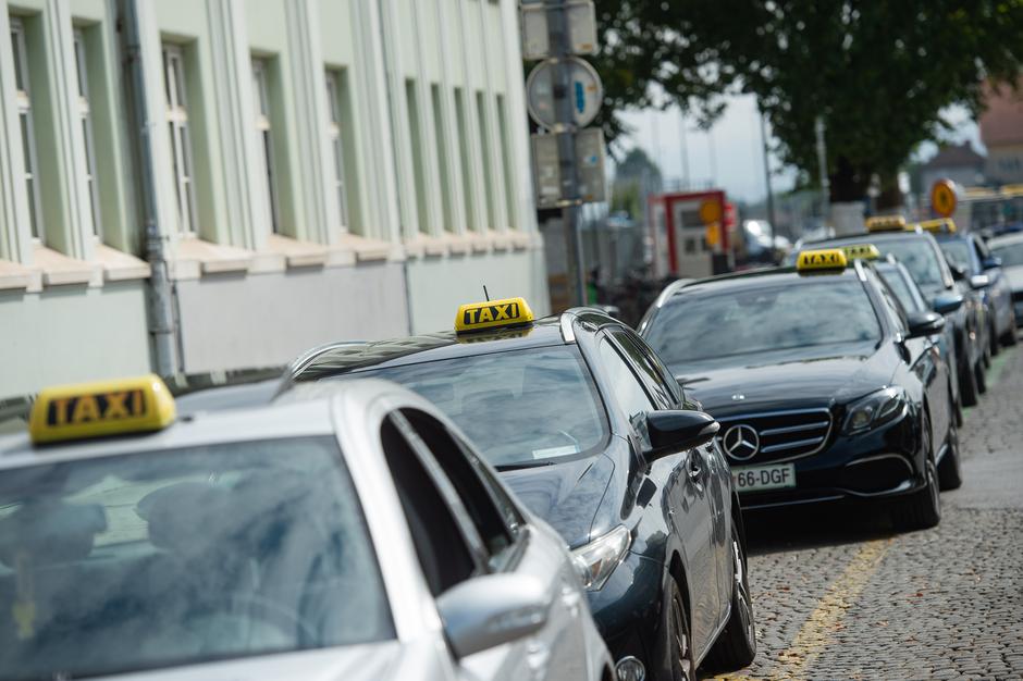 Taxi Uber | Avtor: Anže Petkovšek