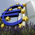 Vse glasnejši pa so pozivi ECB, naj s svojo monetarno politiko ne prispeva dodat