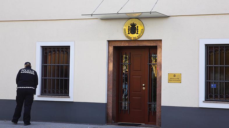 Zbiranje pred špansko ambasado