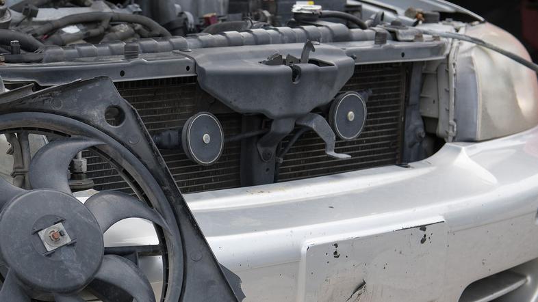 Avtomobilska hupa troblja